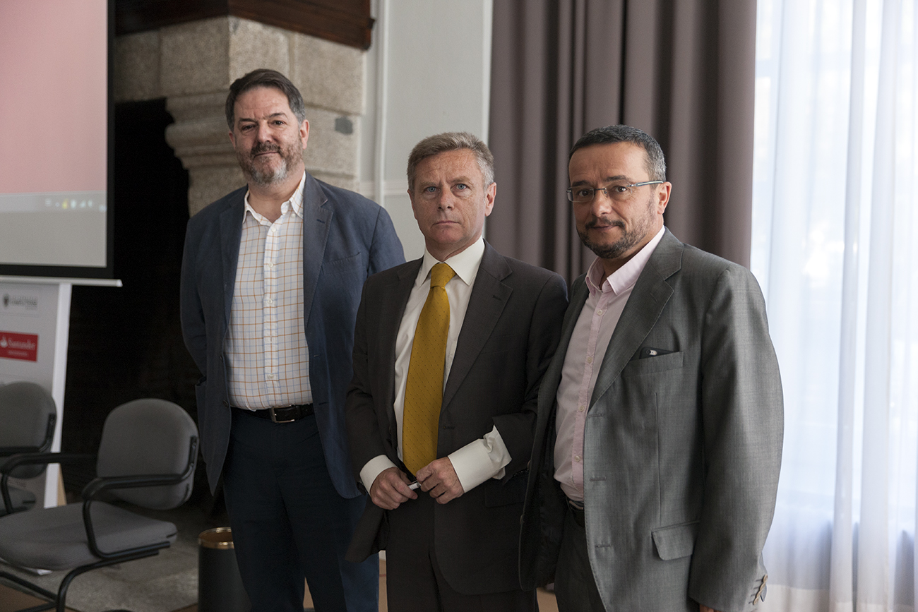 El director de “ABC” y el director general de “Público” abogan por los valores clásicos de la profesión periodística